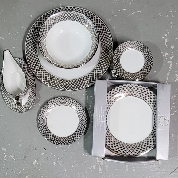 Luxe Ciroa Porcelain Metallic Accents Platinum Dinnerware - Picture 1 of 2